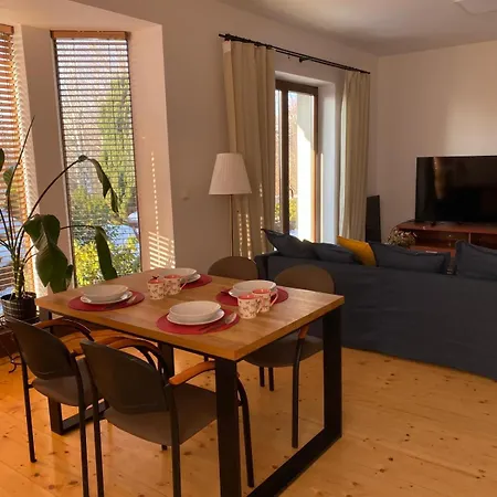 Apartment Cozy Garden Apartment Near Krakow - Free Parking