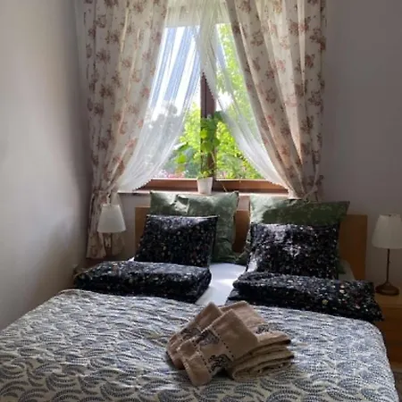 Cozy Garden Near Krakow - Free Parking 公寓