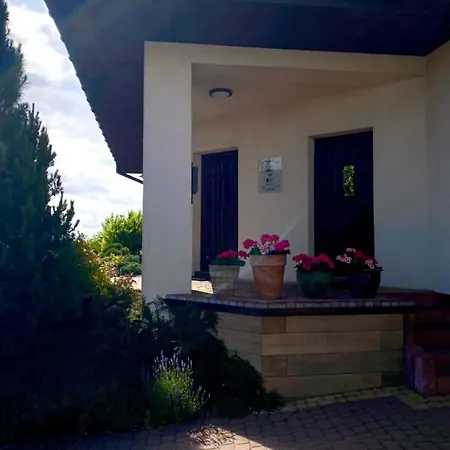 Cozy Garden Near Krakow - Free Parking